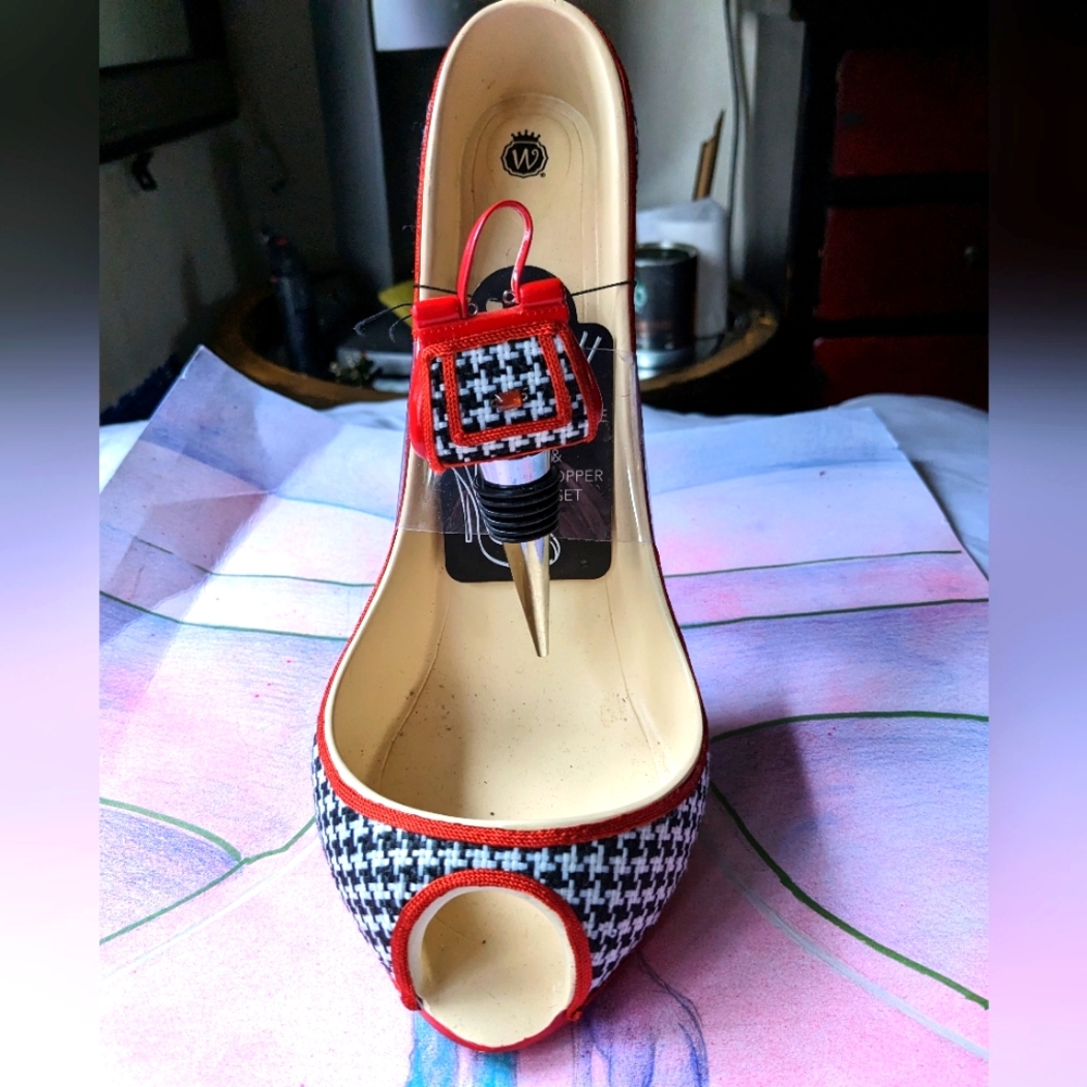 High heel wine bottle holder